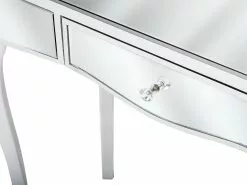 Beliani Konsolipöytä Peililasi Laatikko Hopea CARCASSONNE -Käsinojalliset tuolit Winkel undef src sa picid 745128 type whitesh image