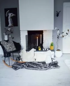 Beliani Keinutuoli Muovi Musta HARMONY -Käsinojalliset tuolit Winkel undef src sa picid 769338 type whitesh image