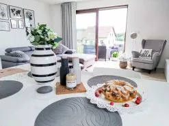 Beliani Nojatuoli Harmaa ABSON -Käsinojalliset tuolit Winkel undef src sa picid 776665 type whitesh image