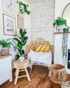 Beliani Yöpöytä Tiikki Vaalea Puu NAMPA -Käsinojalliset tuolit Winkel undef src sa picid 776674 type whitesh image