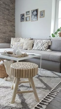 Beliani Yöpöytä Tiikki Vaalea Puu NAMPA -Käsinojalliset tuolit Winkel undef src sa picid 783202 type whitesh image