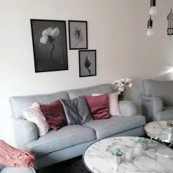 Beliani Sivupöytä Metalli Marmorikuvio Valkoinen/hopea MERIDIAN II -Käsinojalliset tuolit Winkel undef src sa picid 800277 type whitesh image