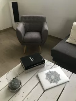 Beliani Nojatuoli Kankainen Harmaa MELBY -Käsinojalliset tuolit Winkel undef src sa picid 801262 type whitesh image