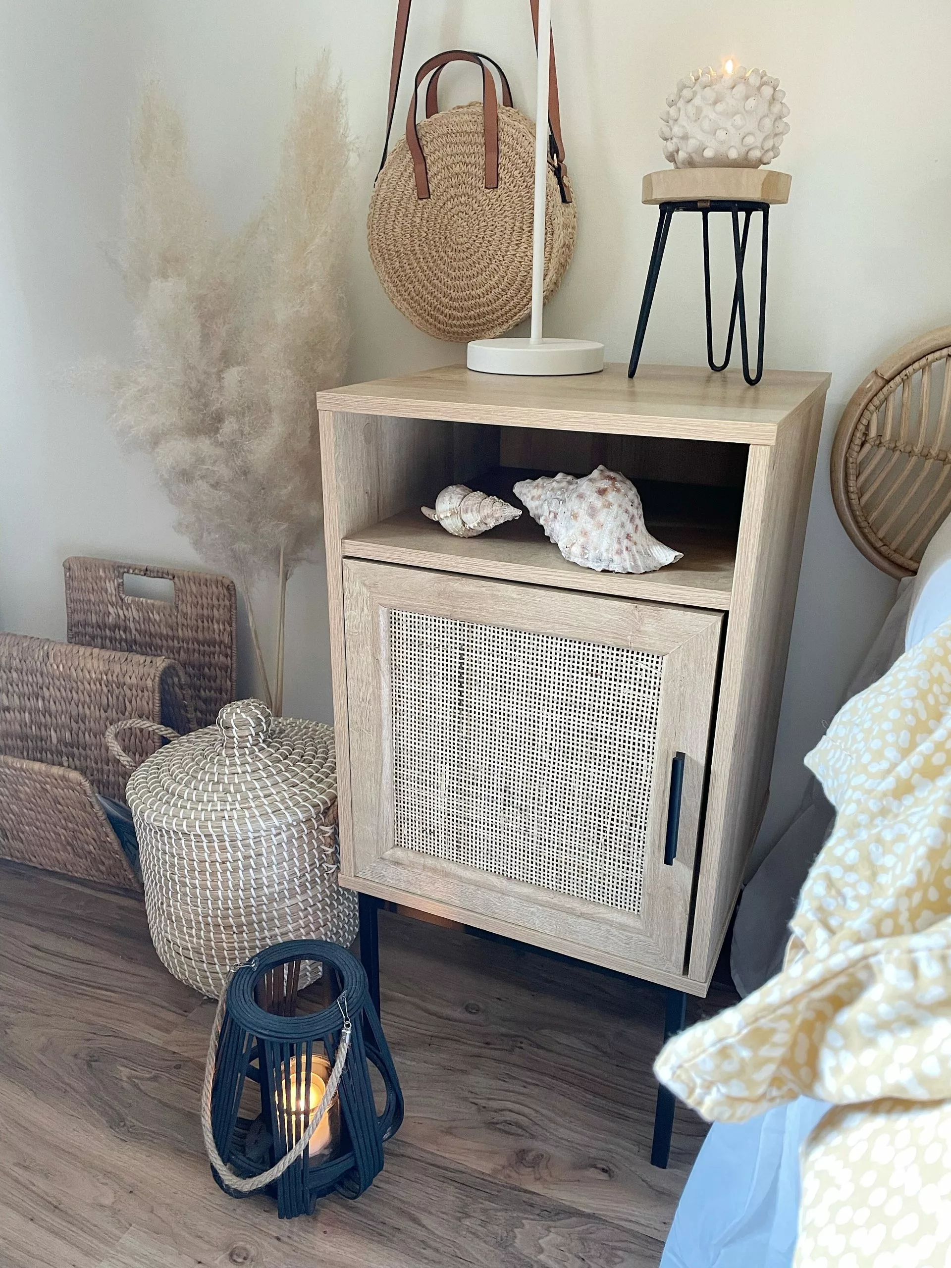 Beliani Yöpöytä Rottinki Kaappi Vaalea Puu PASCO - Image 4