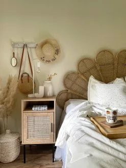 Beliani Yöpöytä Rottinki Kaappi Vaalea Puu PASCO -Käsinojalliset tuolit Winkel undef src sa picid 811064 type whitesh image