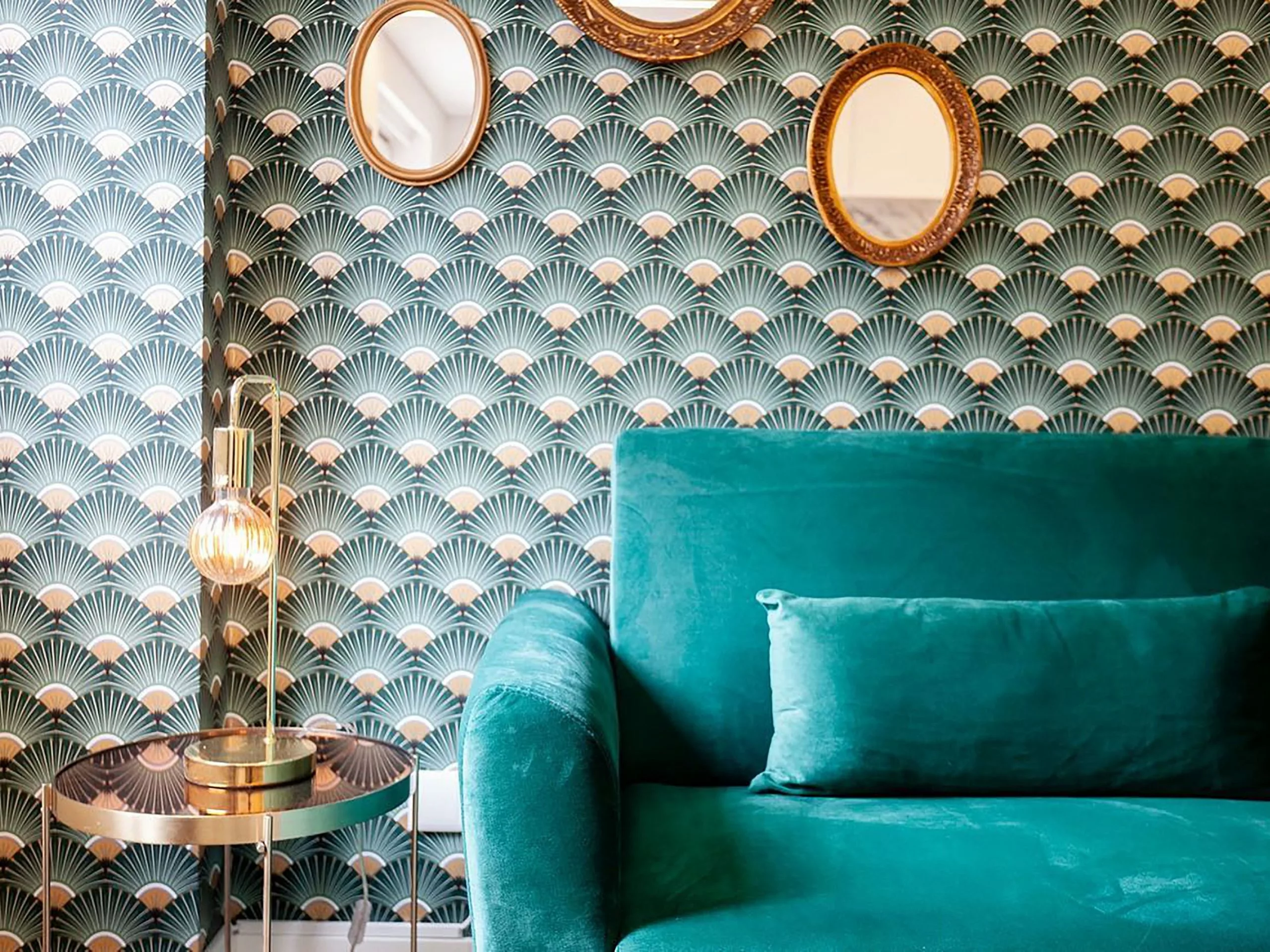 Beliani Sivupöytä Peililasitasolla Rauta Kulta LUCEA - Image 3