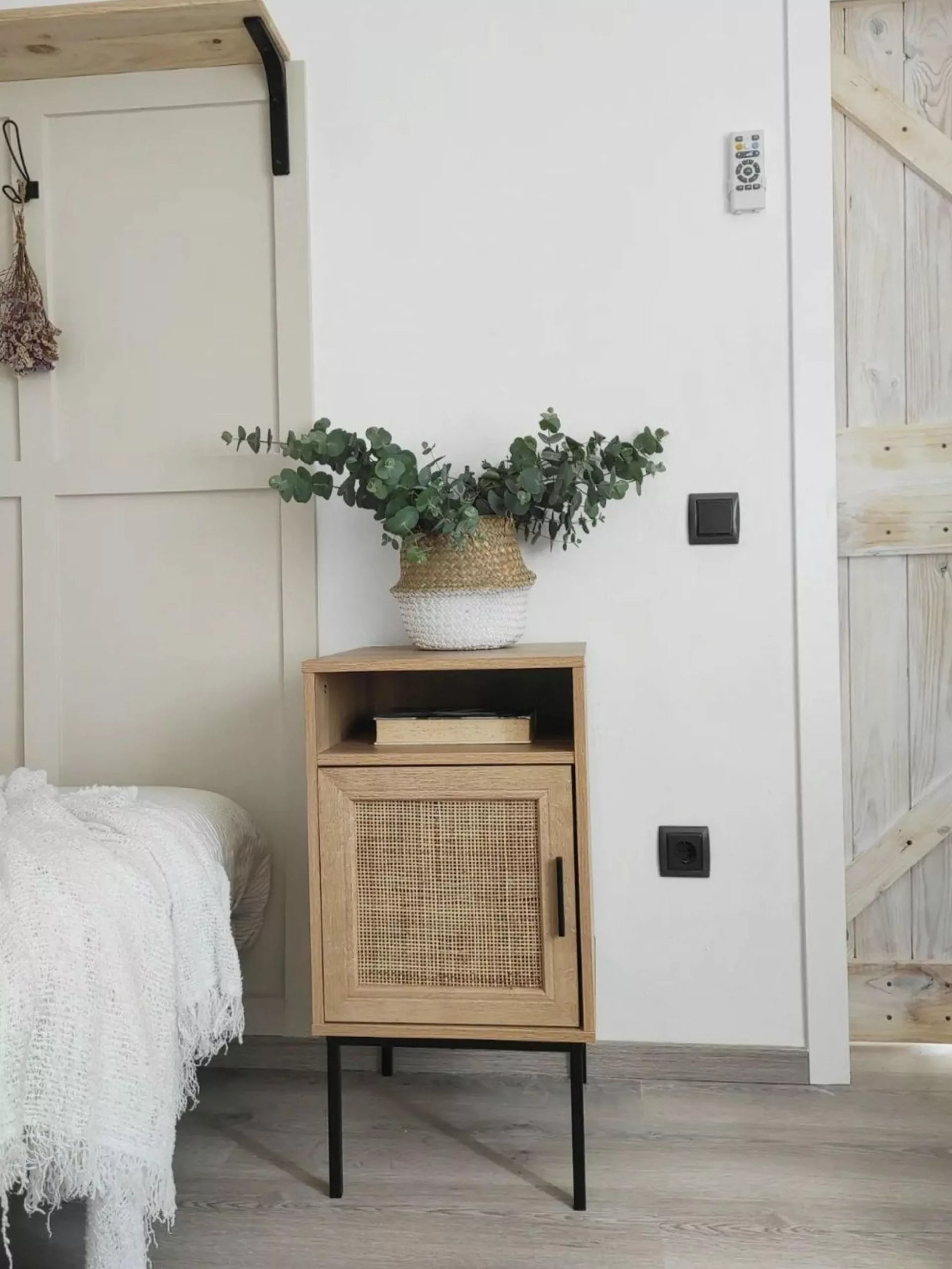 Beliani Yöpöytä Rottinki Kaappi Vaalea Puu PASCO - Image 7