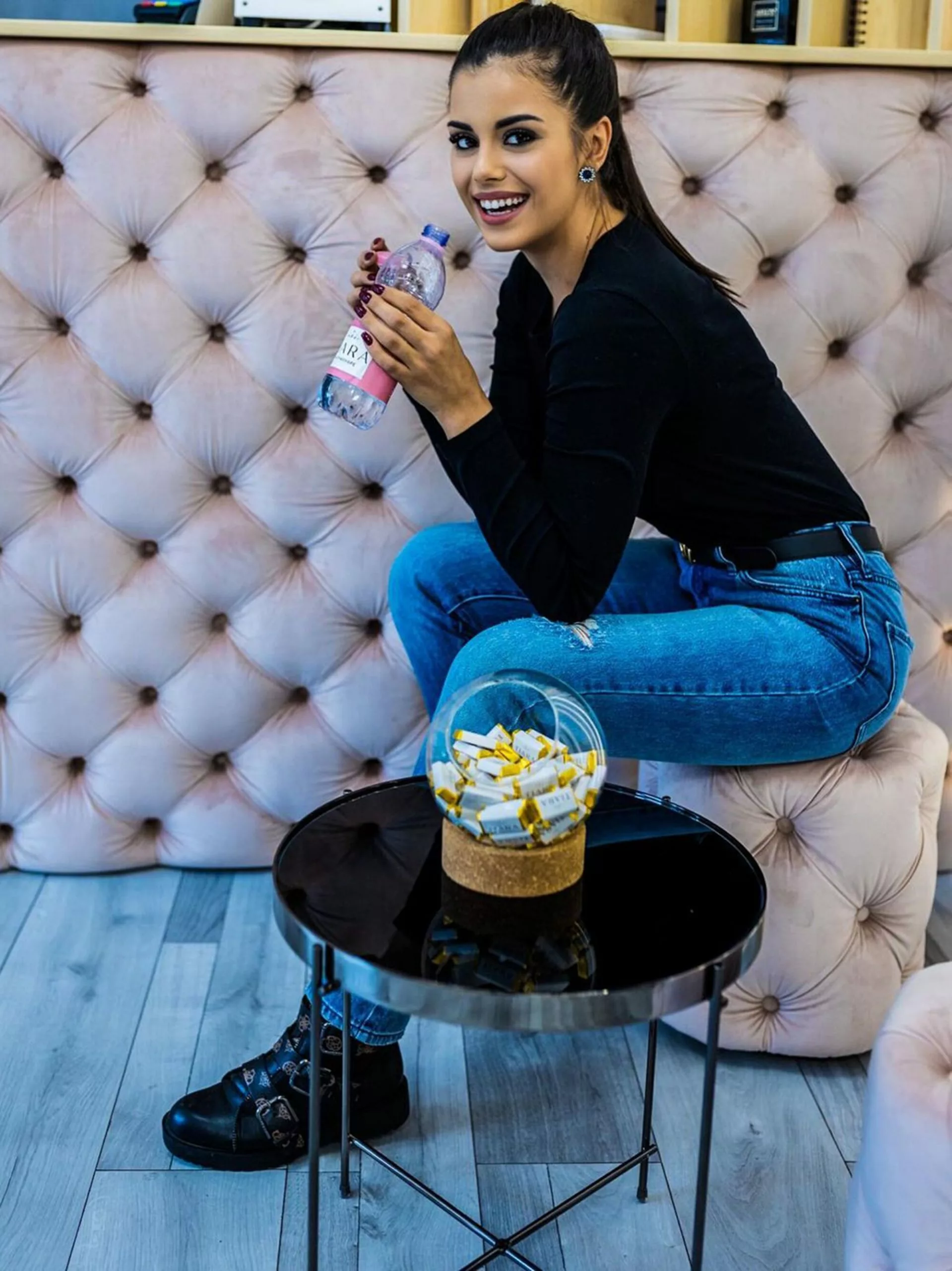 Beliani Sivupöytä Peililasitasolla Rauta Hopea LUCEA - Image 3