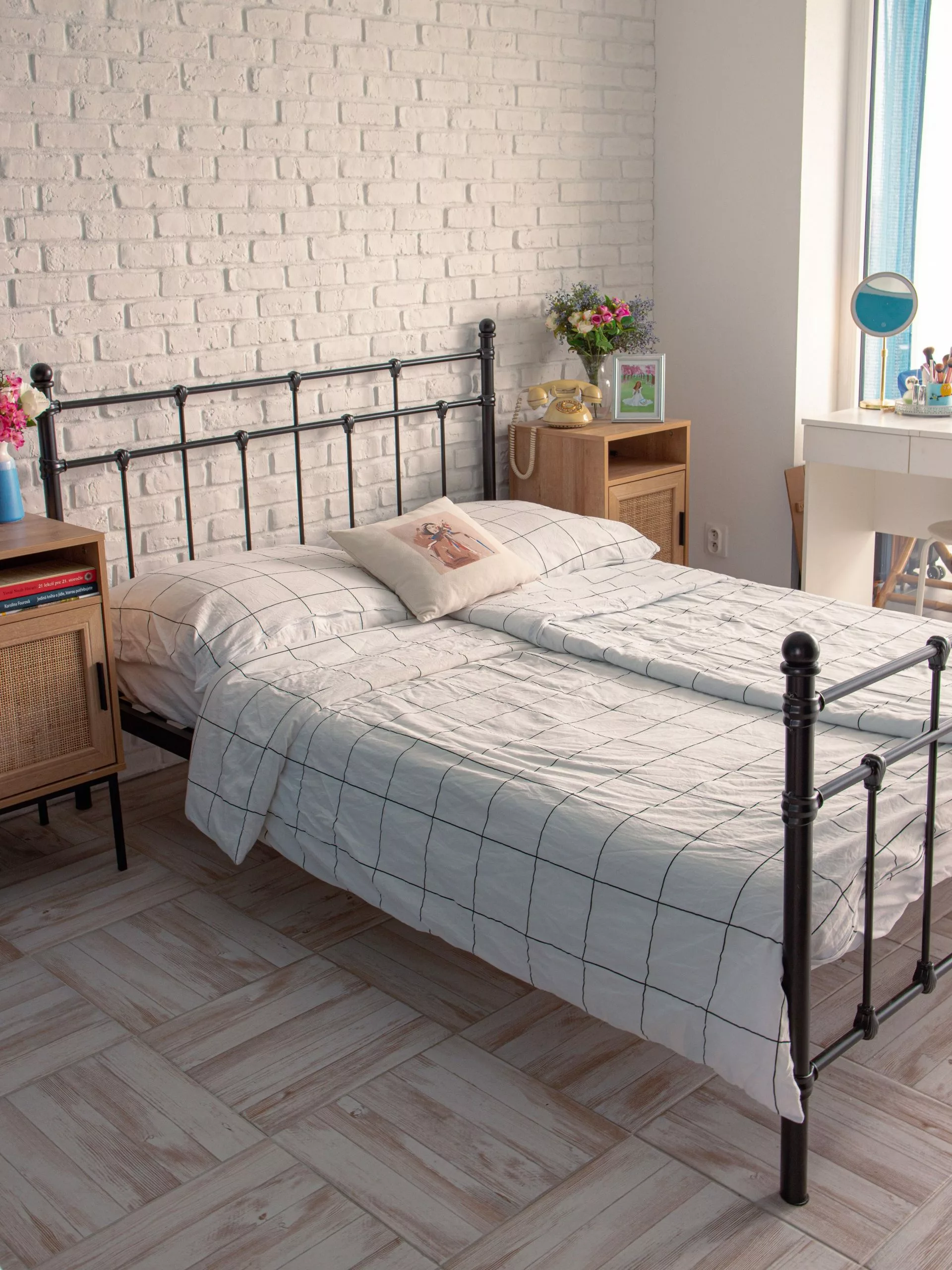 Beliani Yöpöytä Rottinki Kaappi Vaalea Puu PASCO - Image 10