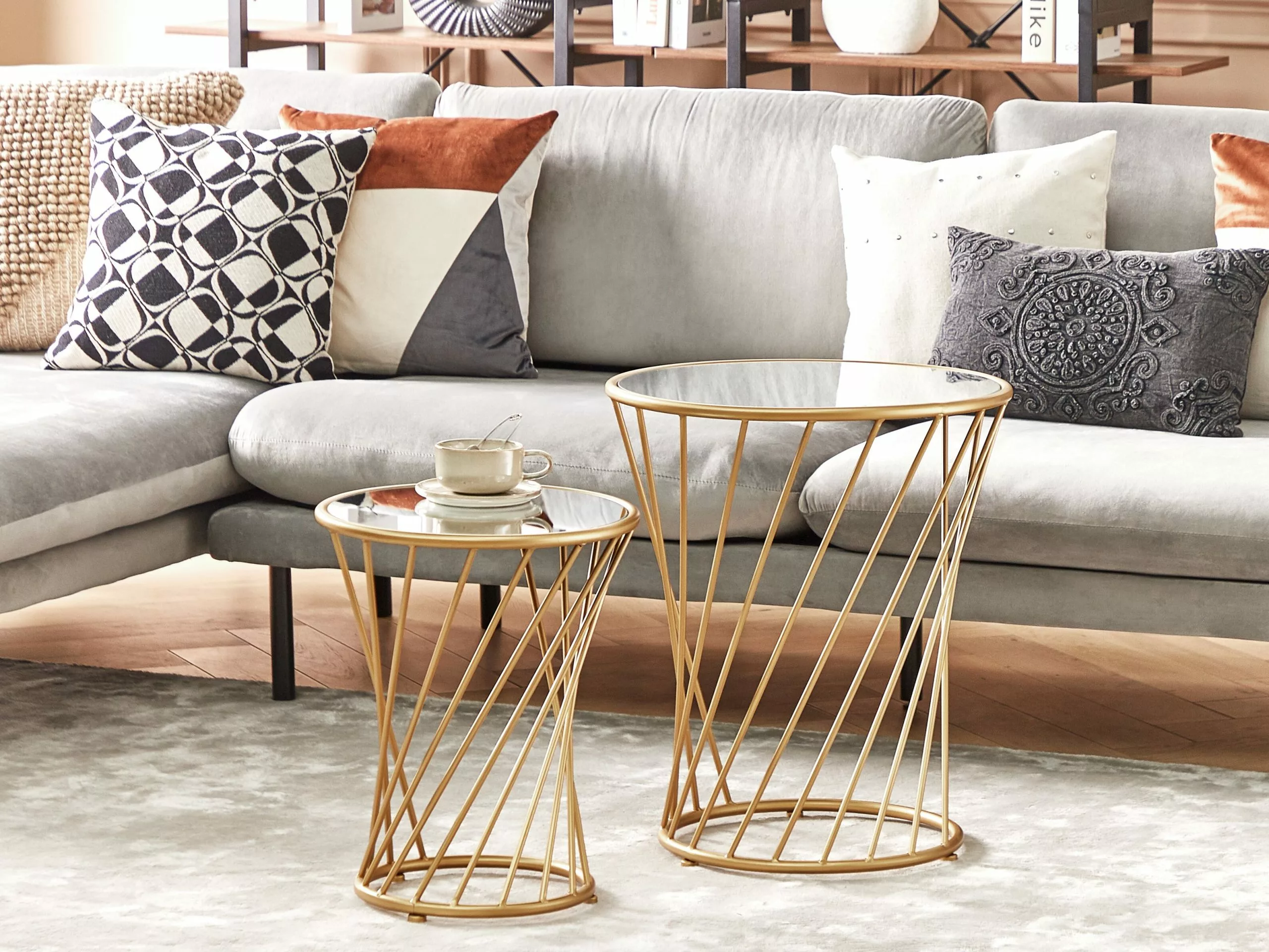 Beliani Sivupöytäsetti Peililasitasolla Rauta Kulta 2 Kpl TWIST - Image 2