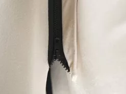 Beliani Sänky Sametti Säilytystila Vaalea Beige BATILLY Useita Kokoja -Käsinojalliset tuolit Winkel undef src sa picid 830128 type whitesh image