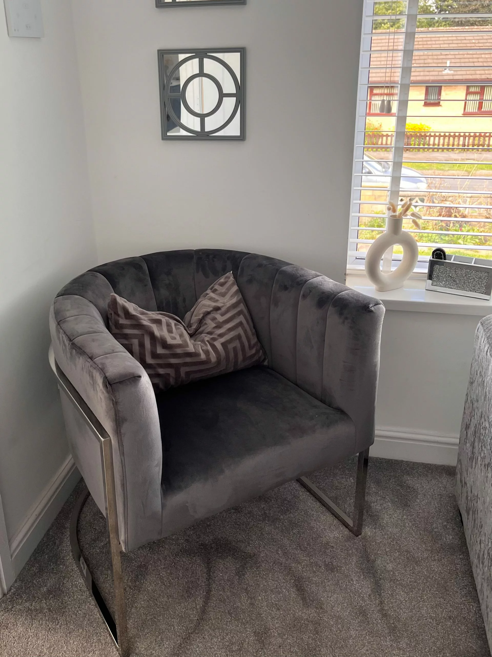 Beliani Nojatuoli Samettinen Harmaa LARVIK - Image 4