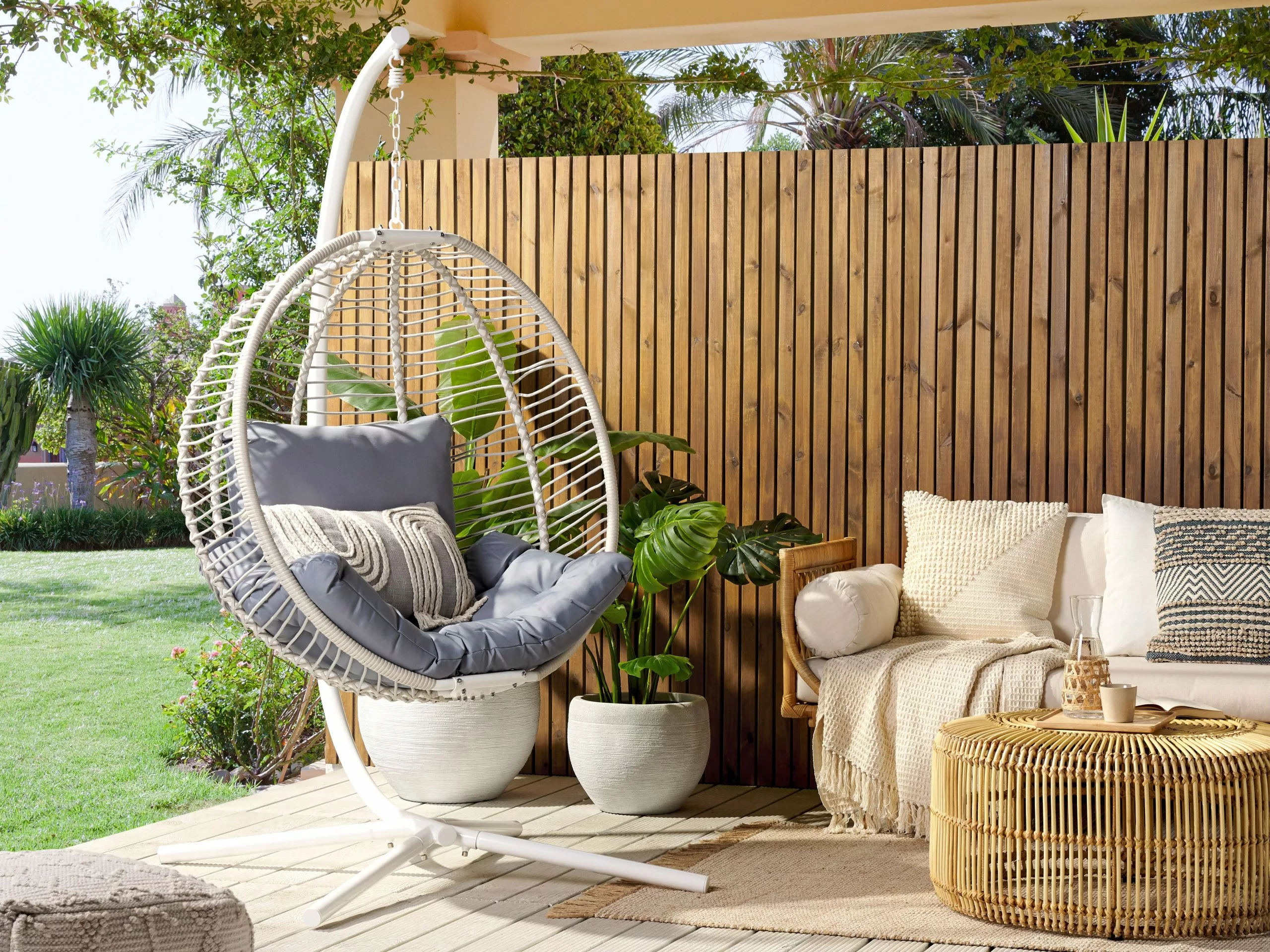 Beliani Riipputuoli Jalustalla Teräs Valkoinen ARCO - Image 2