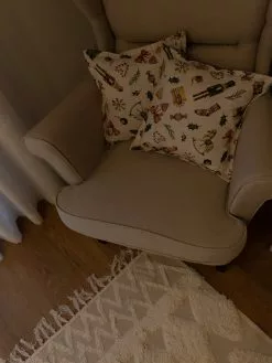 Beliani Nojatuoli Harmaa ABSON -Käsinojalliset tuolit Winkel undef src sa picid 844580 type whitesh image