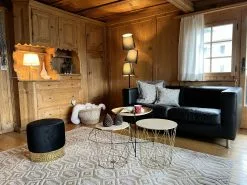 Beliani Sivupöytä Metalli Säilytystila Kulta LANARK -Käsinojalliset tuolit Winkel undef src sa picid 844677 type whitesh image