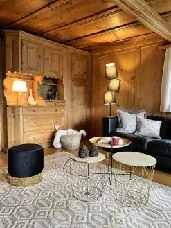 Beliani Sivupöytä Metalli Säilytystila Kulta LANARK -Käsinojalliset tuolit Winkel undef src sa picid 844679 type whitesh image