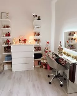 Beliani Konsolipöytä Peililasi 2 Laatikkoa Hopea MARLE 10 Beliani Konsolipöytä Peililasi 2 Laatikkoa Hopea MARLE -Käsinojalliset tuolit Winkel undef src sa picid 845720 type whitesh image