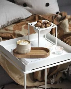 Beliani Sivupöytä Metalli Valkoinen SAXON -Käsinojalliset tuolit Winkel undef src sa picid 846281 type whitesh image