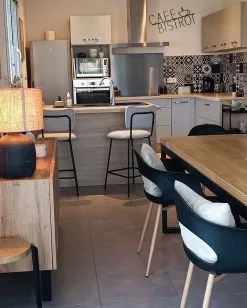 Beliani Tuoli Muovi Musta 2 Kpl UTICA -Käsinojalliset tuolit Winkel undef src sa picid 847998 type whitesh image