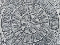 Beliani Sivupöytäsetti Mangopuu Harmaa 2 Kpl JATRA -Käsinojalliset tuolit Winkel undef src sa picid 852305 type whitesh image