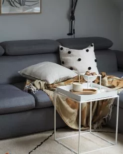 Beliani Sivupöytä Metalli Valkoinen SAXON -Käsinojalliset tuolit Winkel undef src sa picid 853790 type whitesh image